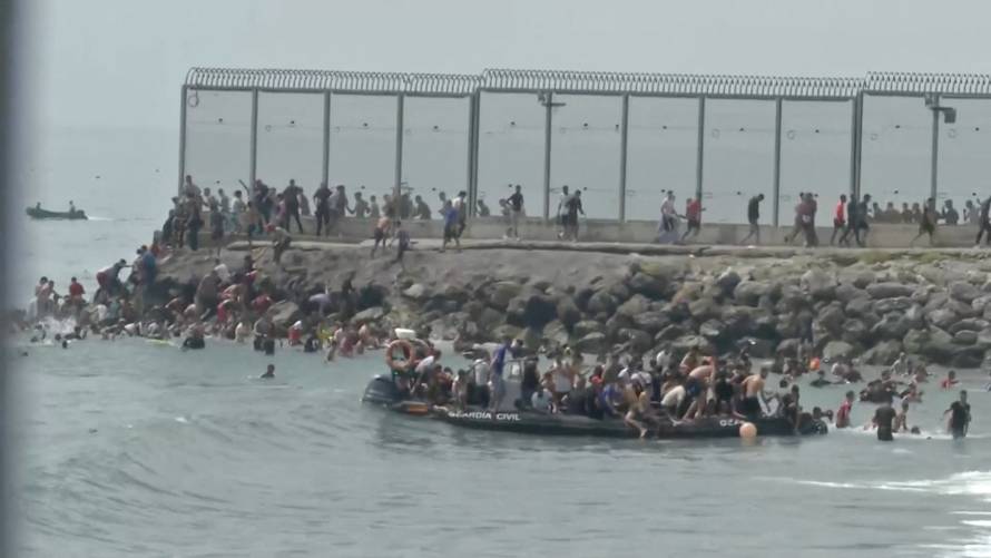 Migrants swim to Spain's Ceuta in mass border crossing