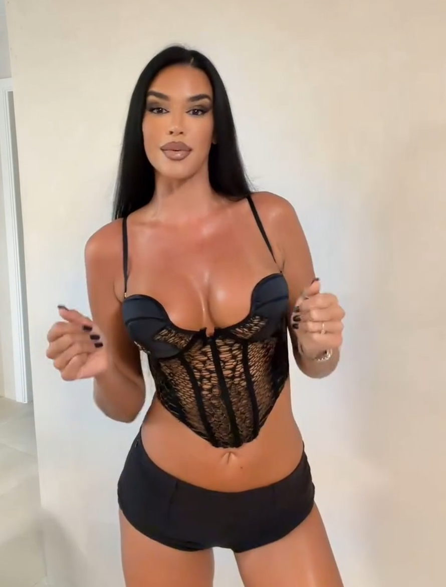 Ivana Knoll na nastupu u New Yorku pokazala tange, ugledala se na Severinu i Kim Kardashian