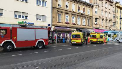 FOTO Pogledajte fotografije: Autom uletio u izlog dućana na zagrebačkoj Ilici. 'Poput bombe'