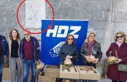 Trogirski HDZ 'blurao' fotke na kojima je ploča o oslobođenju grada: 'Zar se vi toga sramite?'