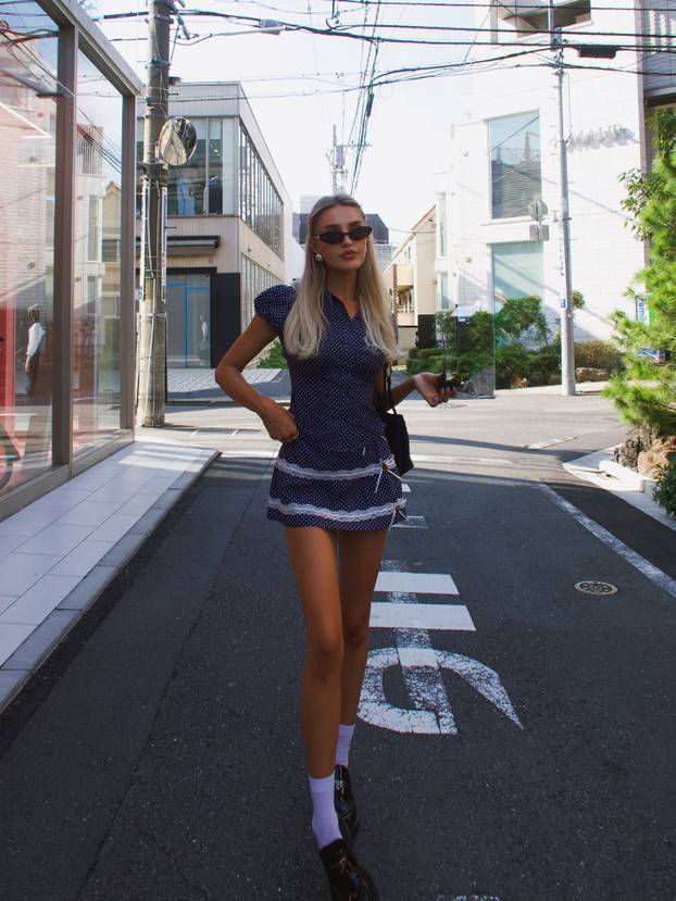 Zlatna teniska muza. Zarađuje više od dečka tenisača jer mu gleda mečeve? Evo i koliko...