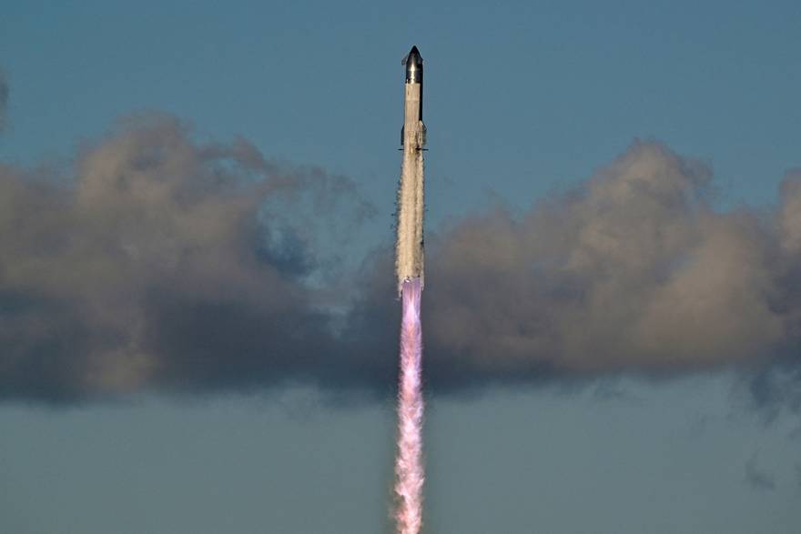 SpaceX lansira raketu Starship kako bi testirao dizajn za višekratnu upotrebu