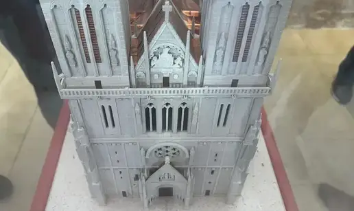 FOTO Ovo je replika Zagreba&ccaron;ke katedrale koju je izradio klesar s Bra&ccaron;a: 'Ima 51.000 kamen&ccaron;i&cacute;'