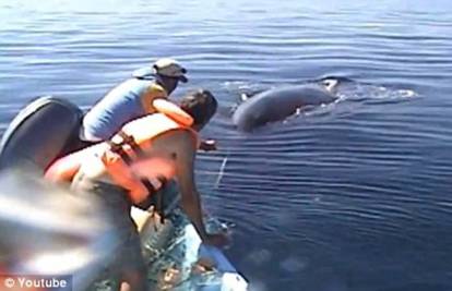 Spasili kita, a on im zahvalio očaravajućom predstavom 