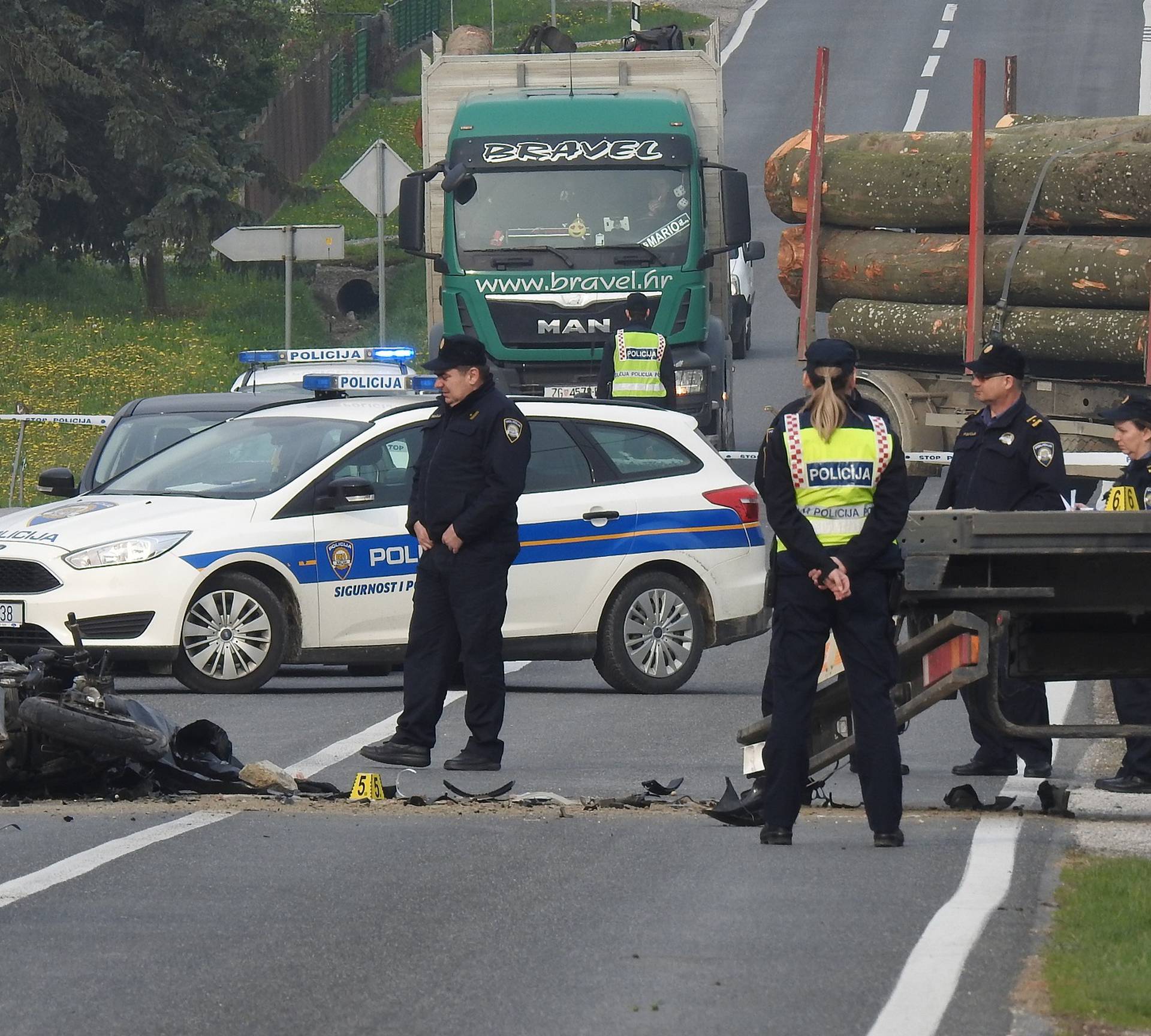 Motociklist  naletio na kamion: Poginuo ni kilometar od kuće...