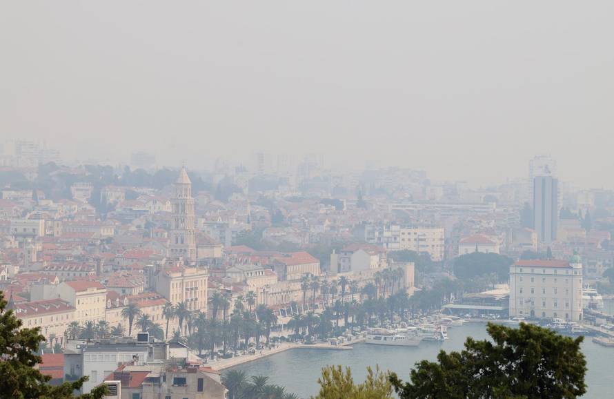 Split  prekriven dimom zbog požara kod Tomislavgrada