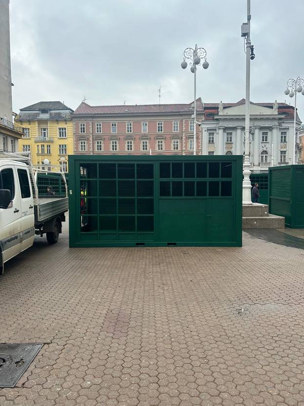 FOTO Ovo su adventske kućice na trgu, kako vam izgledaju?