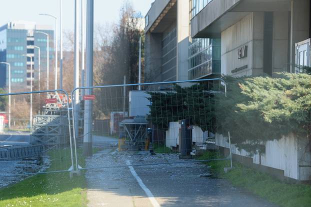 Zagreb: Bageri ruše popratni dio Vjesnikovog nebodera