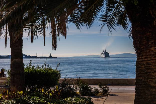 Sunčano jutro na Rivi u Splitu