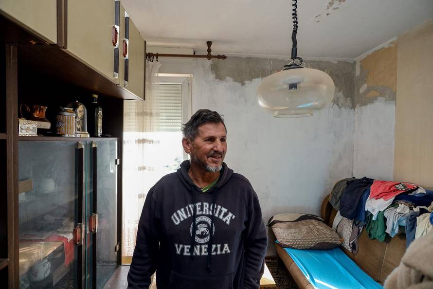 Benkovac: Branitelj Marko živi u stanu koji je u jako lošem stanju i nema struje