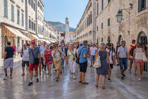 Broj turista u Dubrovniku još se uvijek ne smanjuje