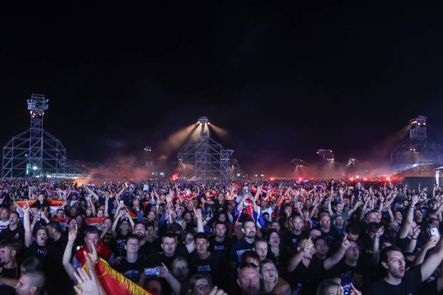 Obožavatelji na velikom koncertu Marka Perkovića Thompsona u Sinju