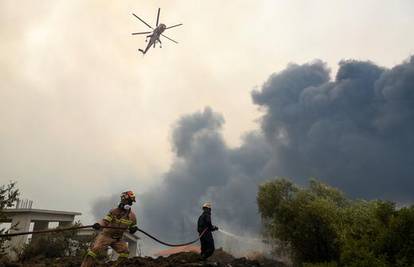 U šumskim požarima u Alžiru poginulo 25 ljudi, s vatrom se bori  oko 7.500 vatrogasaca