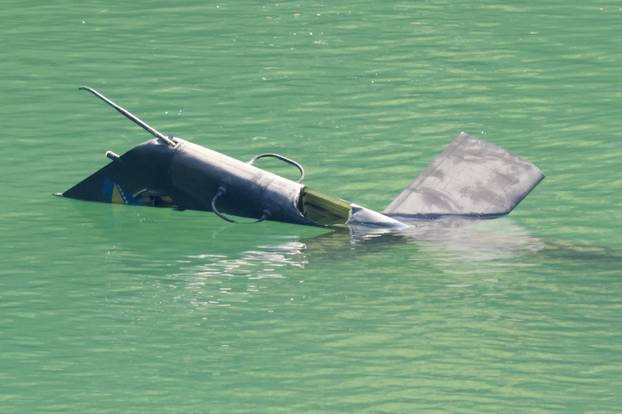 Buturović Polje: Započela je operacija izvlačenja vojnog helikoptera koji se srušio u jezero