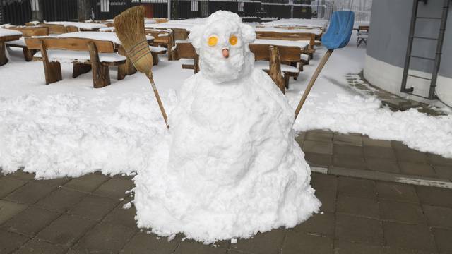 Zagreb: Snijeg zabijelio Sljeme