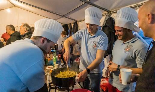 FOTO Mirisi tradicije u Sinju: Tripicijada okupila majstore tripica i brojne posjetitelje