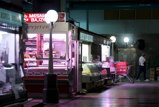 Zagreb: Urušio se dio stropa na držnici Dolac