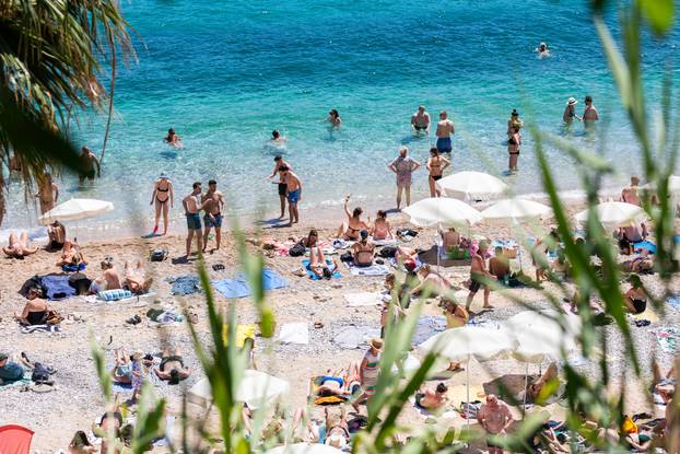 Dubrovnik: Gradske plaže već su pune kupača