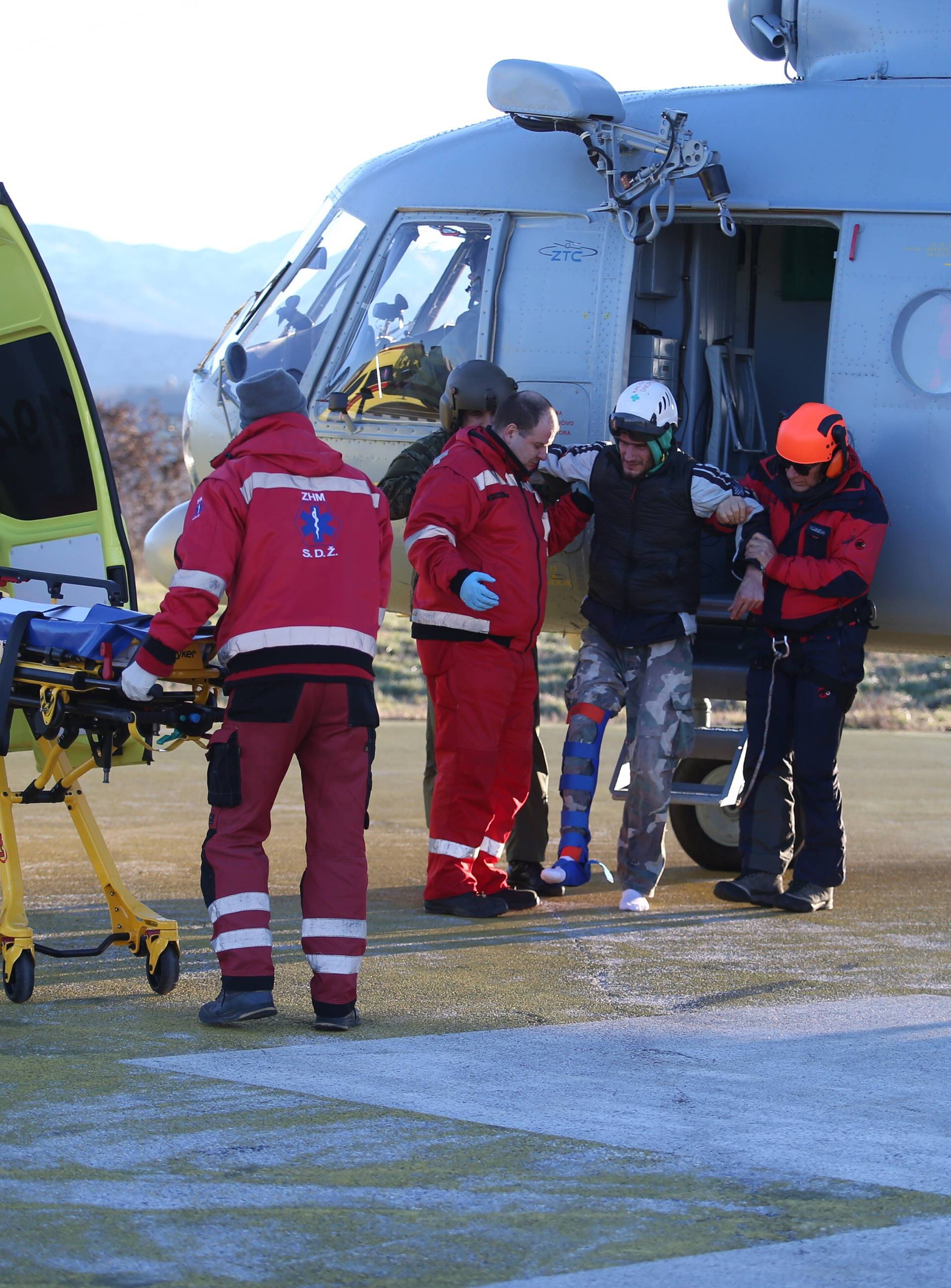 HGSS je vojnim helikopterom spašavao planinare s Mosora