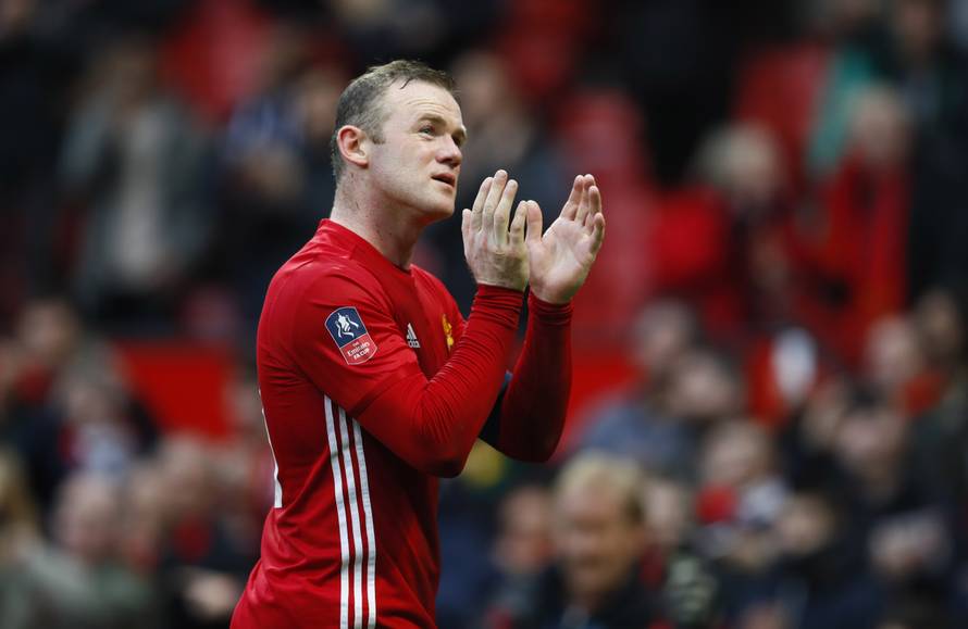 Manchester United's Wayne Rooney applauds fans after the game
