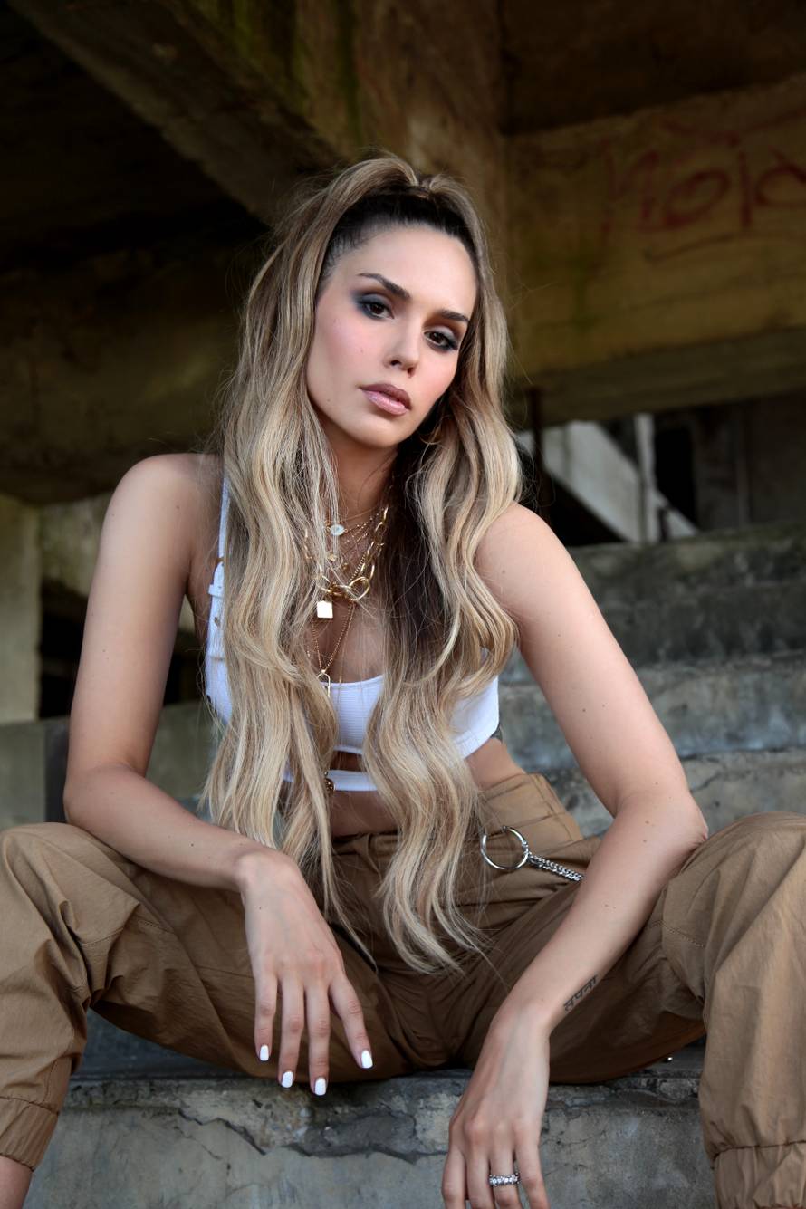 Ćorluke na putu! Franka uživa, a Vedran piše: 'Smrznut u Parizu!'