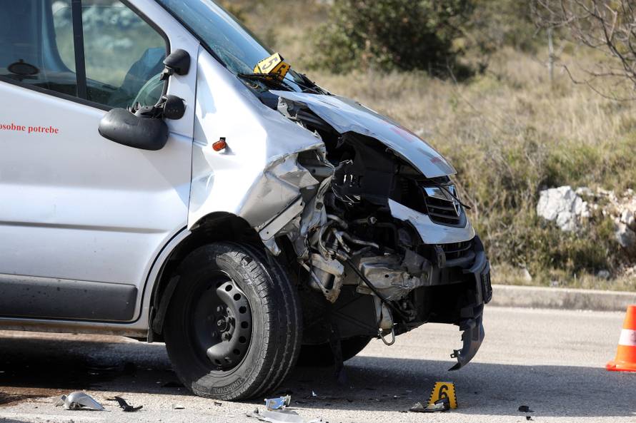 Šibenik: U prometnoj nesreći teško ozlijeđen motorist