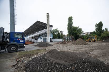 FOTO Pogledajte kako polako nestaje naš kultni stadion. Bageri i rušenje prije obnove...