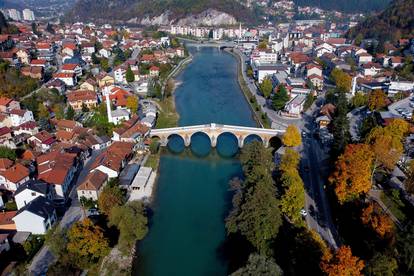 Stari most u Konjicu na rijeci Neretvi smatra se točkom gdje se Hercegovina spaja s Bosnom