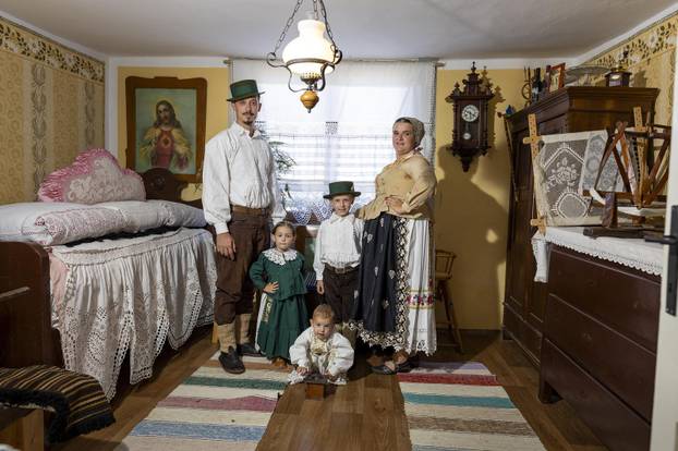 Komletinci: Obitelj Čelebić njeguje stare slavonske običaje