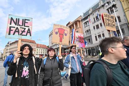 Poznata zagrebačka aktivistica na Trgu poručila moliteljima: 'Mole krunicu, sanjaju djevicu'