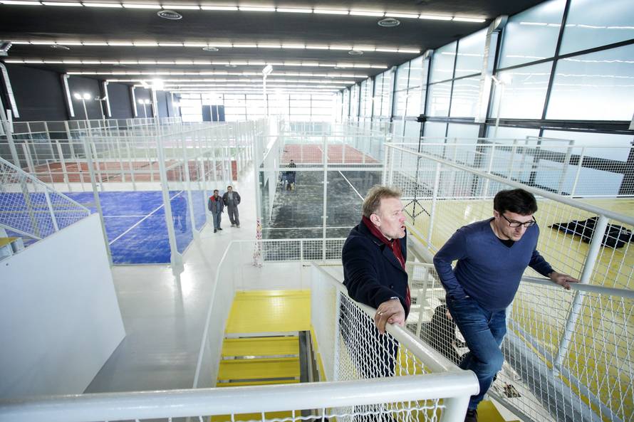 'Svaka čast Slavenu. Treba ići van, ovdje se nema ni za kiflu'