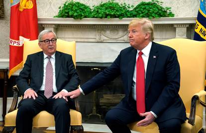 Juncker tvrdi: Donald  Trump  je inicirao poljubac, nisam ja
