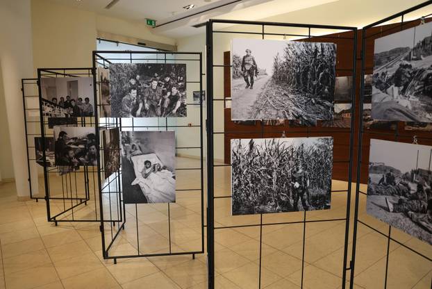 Vukovar: Otvorenje multimedijalne izložbe ratne fotografije "Vukovar 91"