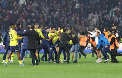 Trabzonspor šest utakmica bez navijača, dvojici Livakovićevih suigrača izrekli su suspenzije