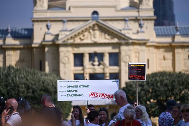 Zagreb: Okupljanje prosvjednika Hodaj za Liku, hodaj za Hrvatsku