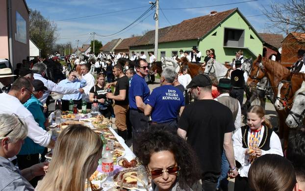 U Velikoj Kopanici održana manifestacija Uskrsno jahanje 