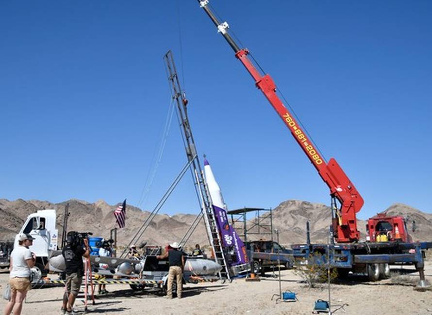 'Mad' Flat-Earther to Launch Himself 5,000 Feet "Homemade Astronauts."