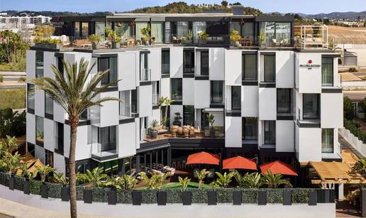 Sama pomisao na Ibizu priziva slike savr&scaron;enog odmora, ali ovaj hotel je pravi jackpot!