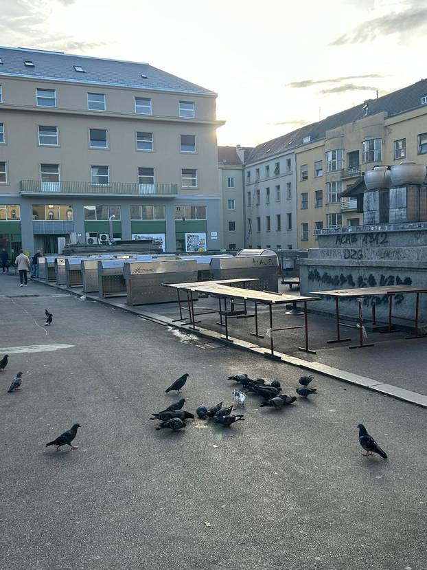 FOTO Dolac izgleda sablasno: S platoa su maknuli sve štandove