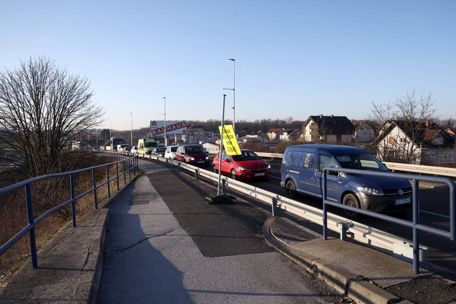 Zagreb: Gužve na nadvožnjaku u Sesvetama