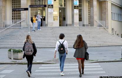 Kaos u školstvu se nastavlja: Prosvjetarima su sad počele stizati opomene pred otkaz...