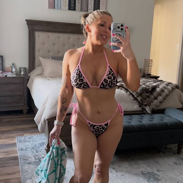 FOTO Mama iz Teksasa: 'Svoje izazovne fotke prodajem online. Nisam loša majka zbog toga...'