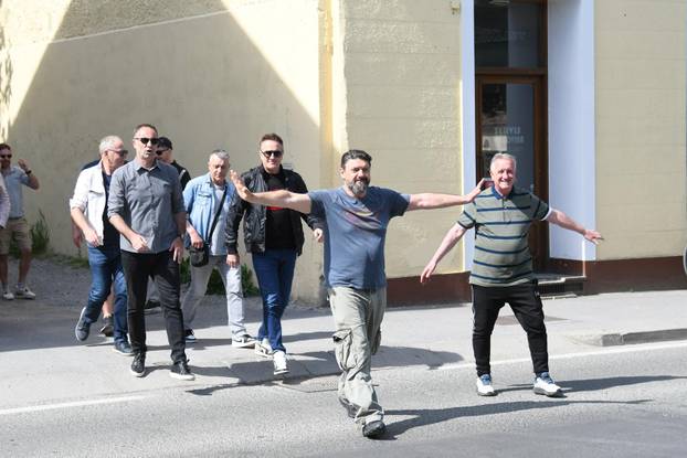 Bjelovar: Glumci u sklopu BOk festivala sami su bili eksponati u izlogu namještaja San