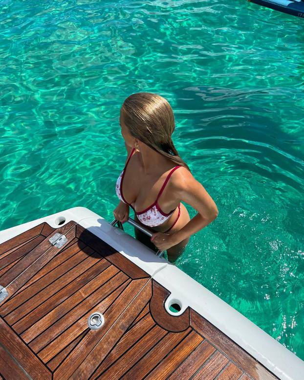 FOTO Ljubila je nogometnu i F1 zvijezdu, sad je slobodna kao ptica i pali pratitelje u bikiniju