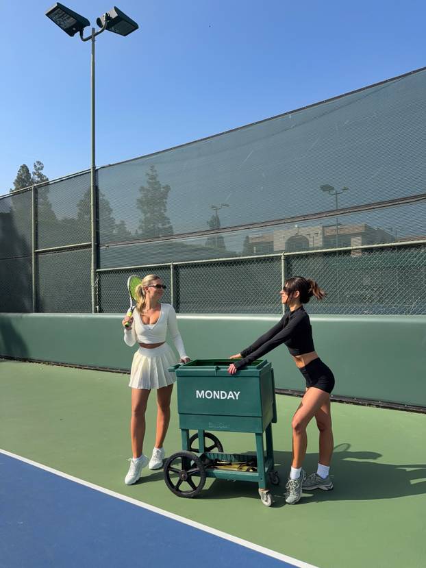 FOTO Ima svoj brend kupaćih, a kad vidite njezino savršeno tijelo, bit će vam sve jasno