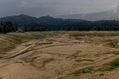 Zbog remonta i održavanja hidroenergetskog sustava Vinodol ispražnjeno je Lokvarsko jezero