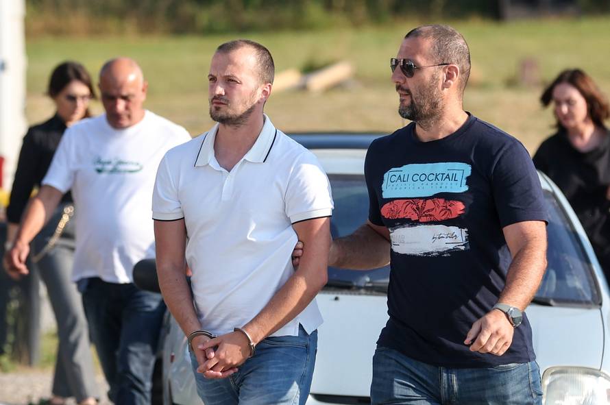 Zagreb: Policija dovela osumnjičenog Andreja B. na pretres kuće