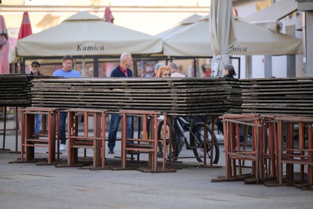 Zagreb: Zboj najavljene renovacije uklonjeni su štandovi s platoa tržnice Dolac