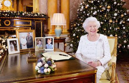 Kraljičine obiteljske fotografije: Svi su tu, a Willa i Kate nema