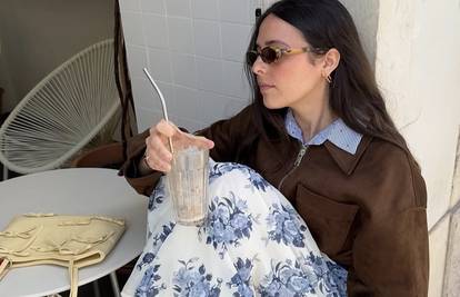 Plavi motivi na bijelom: Chic midi suknja s motivom cvijeća